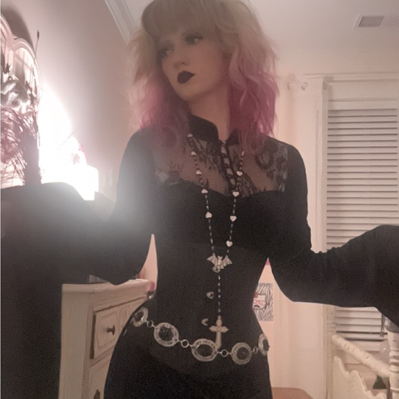 Gothic Black Velvet Gown with Lace - Picture 2 of 2